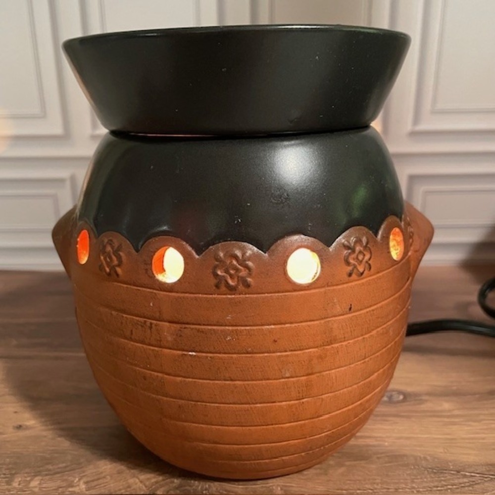 Scentsy Sonora Terra-Cotta Full Size Electric Wax Warmer‎ Tan Black